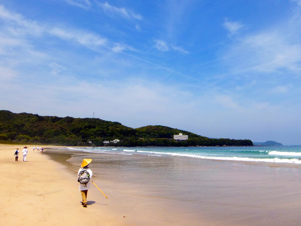 歩き遍路のハイライトのひとつ、浜辺歩きもしました☆