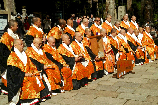 法要後は伊勢志摩の方で宴会し、3日目はお伊勢さんにも参拝して無事終了しました