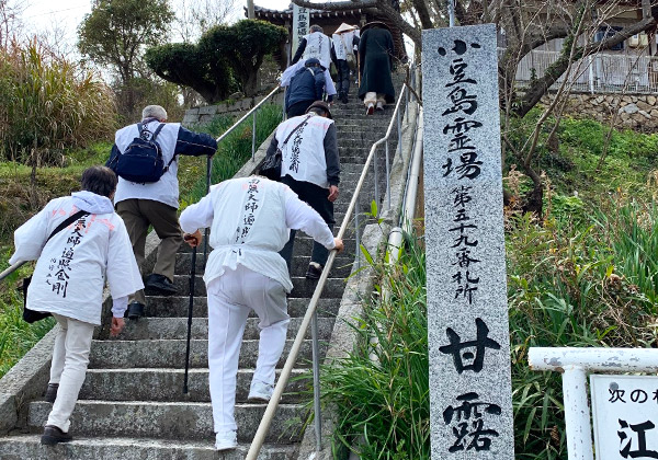 干潮の頃、島と島を結ぶ海岸が顔をだす、神秘の砂の道『エンジェルロード』
